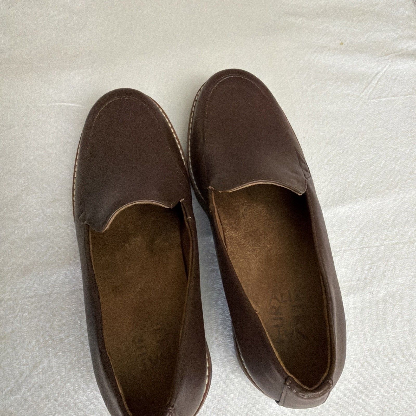 Women’s 7w Naturalizer Cabaret Lug Chunky Sole Loafer Rich Brown Leather Uppers — image 4 of 8